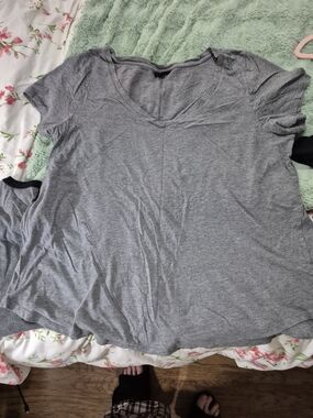 Torrid Heather Gray V-Neck Short Sleeve Tee